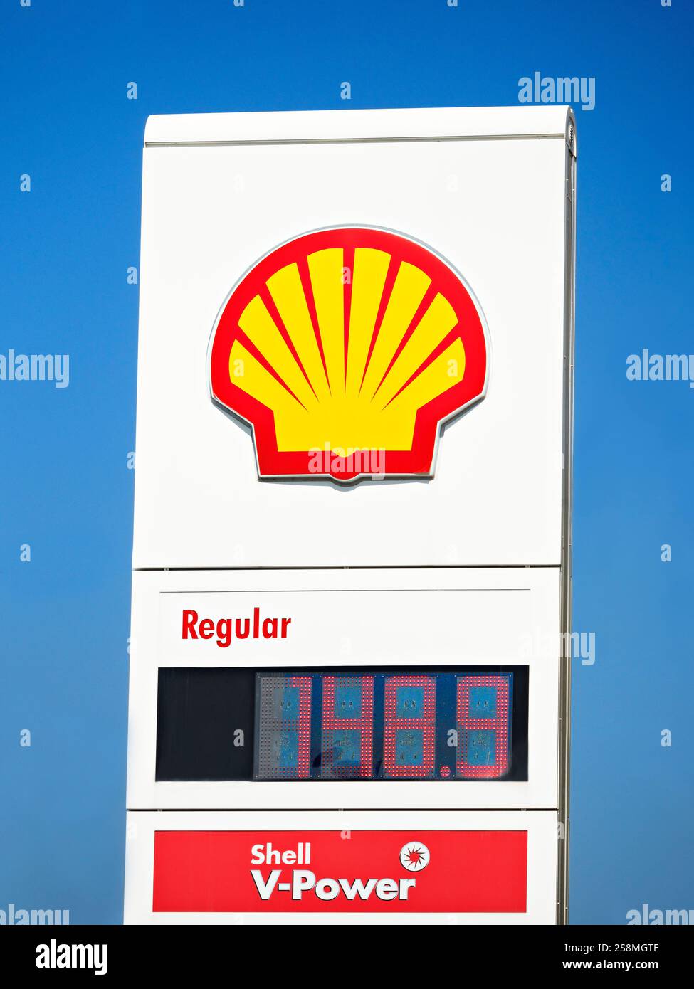Toronto Canada / Une station-service Shell sur Avenue Road, North York, Toronto. Banque D'Images
