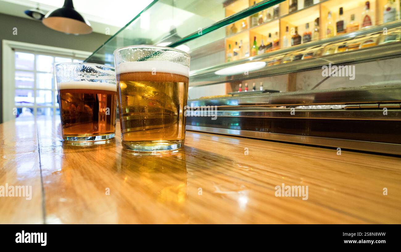 Verre à bière au public Bar, Espagne, Europe Banque D'Images