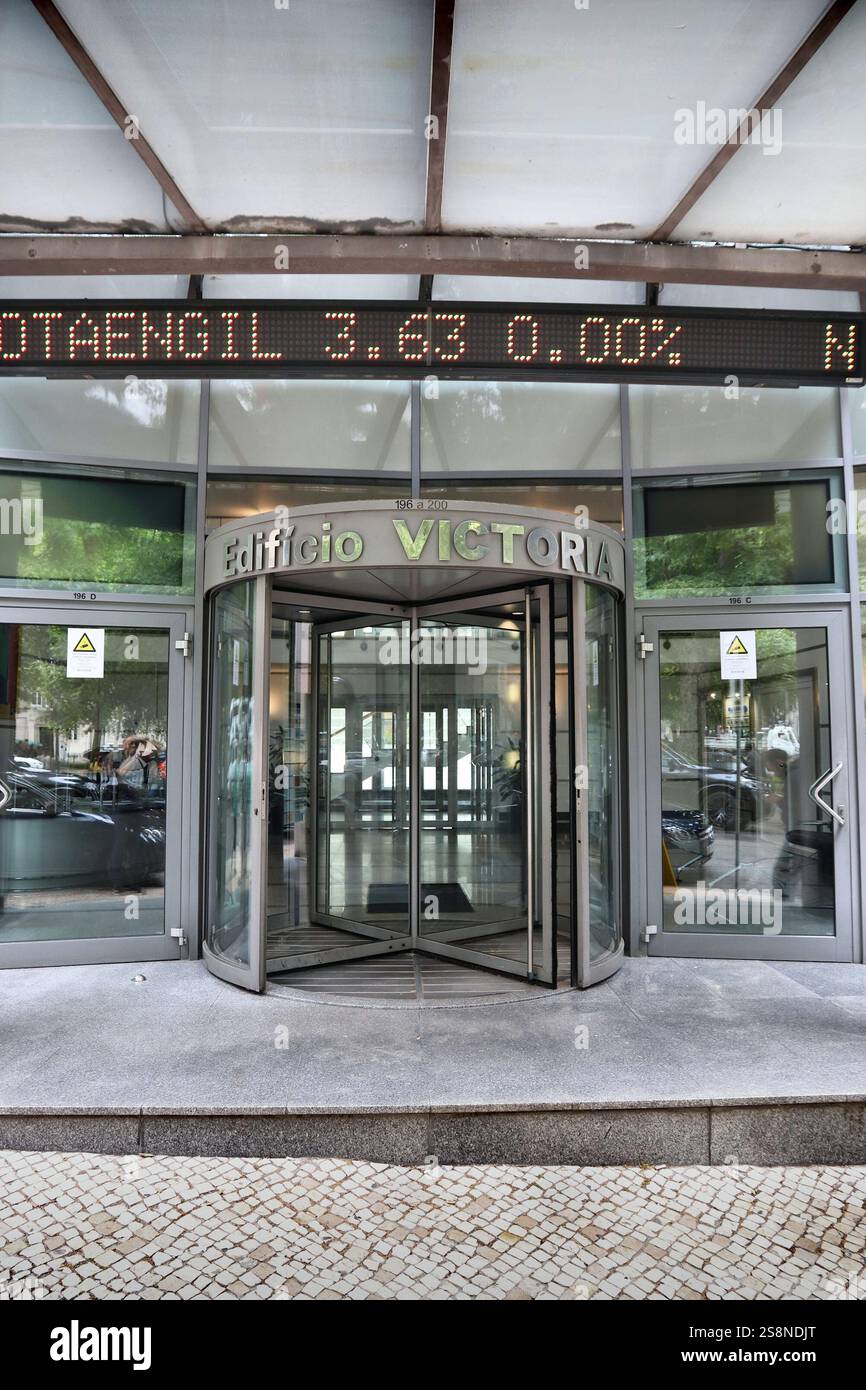 LISBONNE, PORTUGAL - 6 JUIN 2018 : Edificio Victoria Building à Lisbonne. Il abrite les bureaux d'ING, Fox Networks, Euronext, ambassades du Canada, Slov Banque D'Images