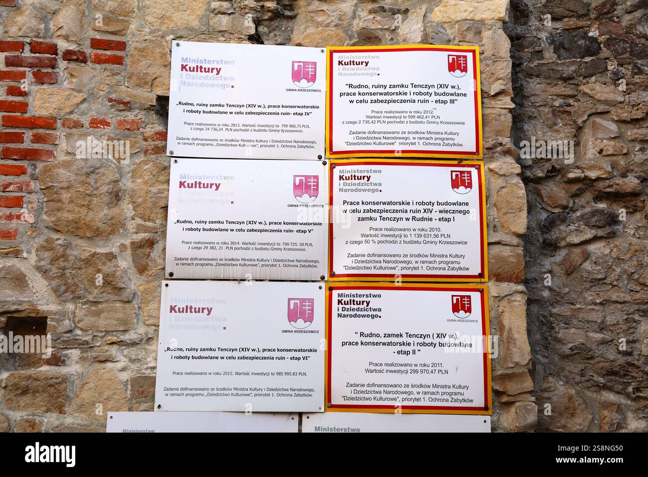 MALOPOLSKIE, POLOGNE - 16 NOVEMBRE 2024 : Conseil d'information sur le financement des investissements du ministère de la culture et de la rénovation des monuments du patrimoine national à Tenczyn Banque D'Images