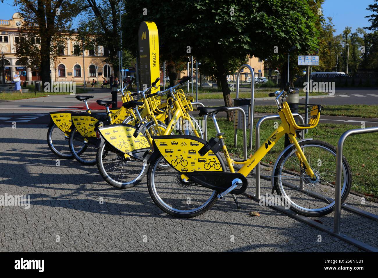 TARNOWSKIE GORY, POLOGNE - 28 AOÛT 2024 : Station de location de vélos Metrorower à Tarnowskie Gory, Pologne. Metrorower est exploité par Nextbike. Banque D'Images
