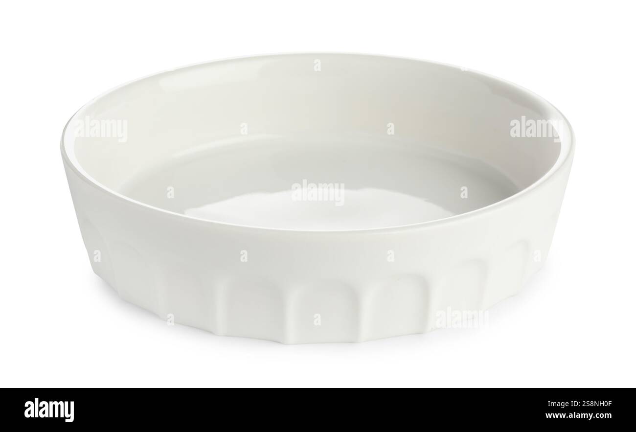 Une casserole en céramique isolée sur blanc. Ustensile de cuisson Banque D'Images