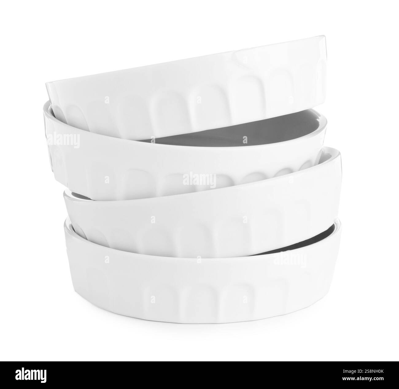 Beaucoup de casseroles isolées sur blanc. Ustensile de cuisson Banque D'Images