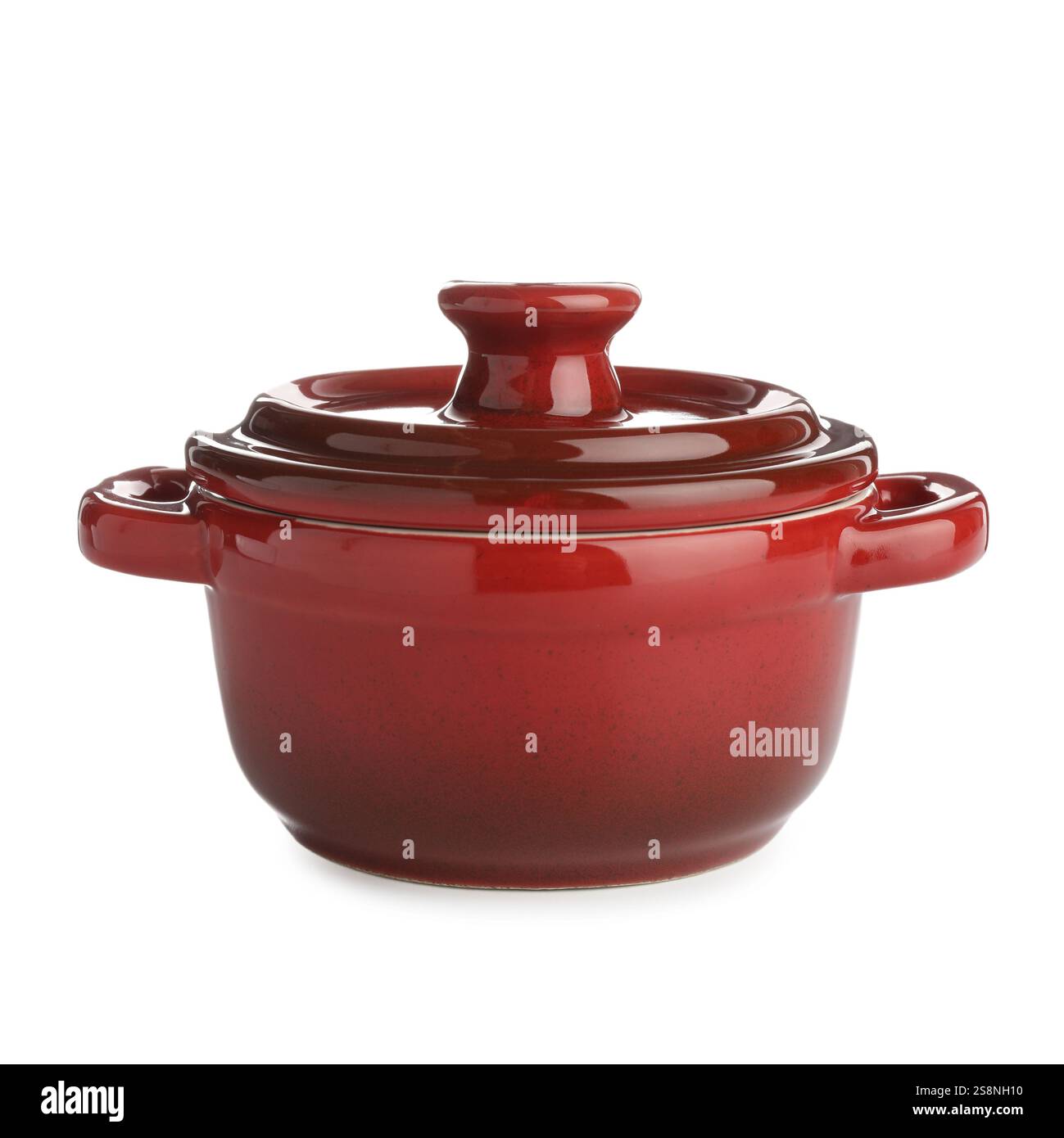 Une casserole en céramique isolée sur blanc. Ustensile de cuisson Banque D'Images