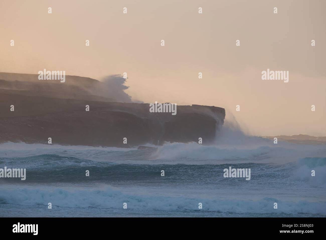 Mers orageuses à Skaill Bay, Orcades Banque D'Images