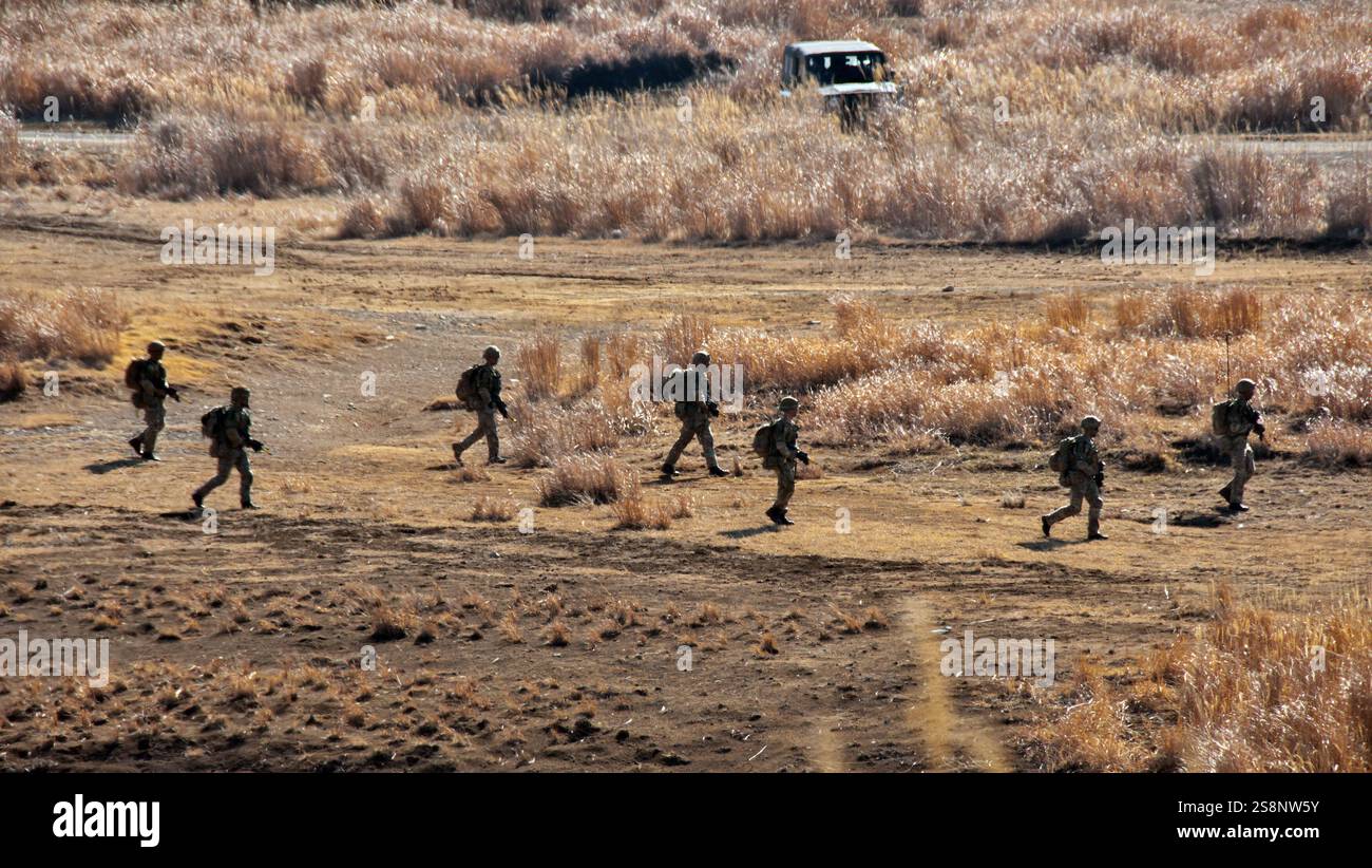 Yufu, Japon. 23 janvier 2025. Membre de l'équipe de combat de la 16e brigade d'assaut aérien de l'armée britannique participe à l'exercice militaire conjoint du Royaume-Uni et du Japon 'vigilant Isles 24' dans la zone de manœuvre de Hijudai dans la préfecture d'Oita, au Japon, le jeudi 23 janvier 2025. Photo de Keizo Mori/UPI crédit : UPI/Alamy Live News Banque D'Images