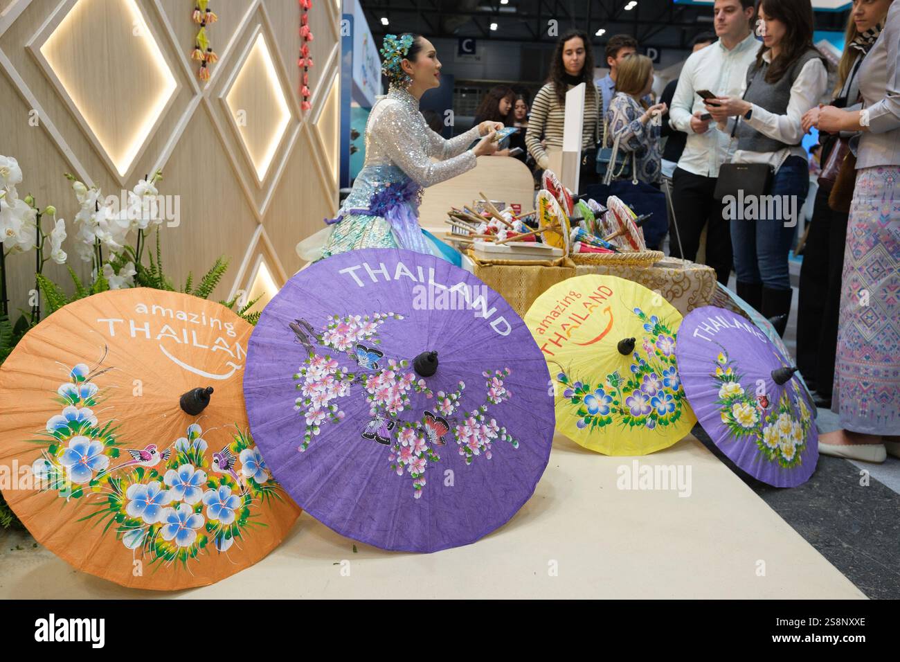 Les gens visitent la 45ème Foire internationale du tourisme de Madrid FITUR à l'IFEMA à Madrid, le 23 janvier 2025 Espagne Banque D'Images