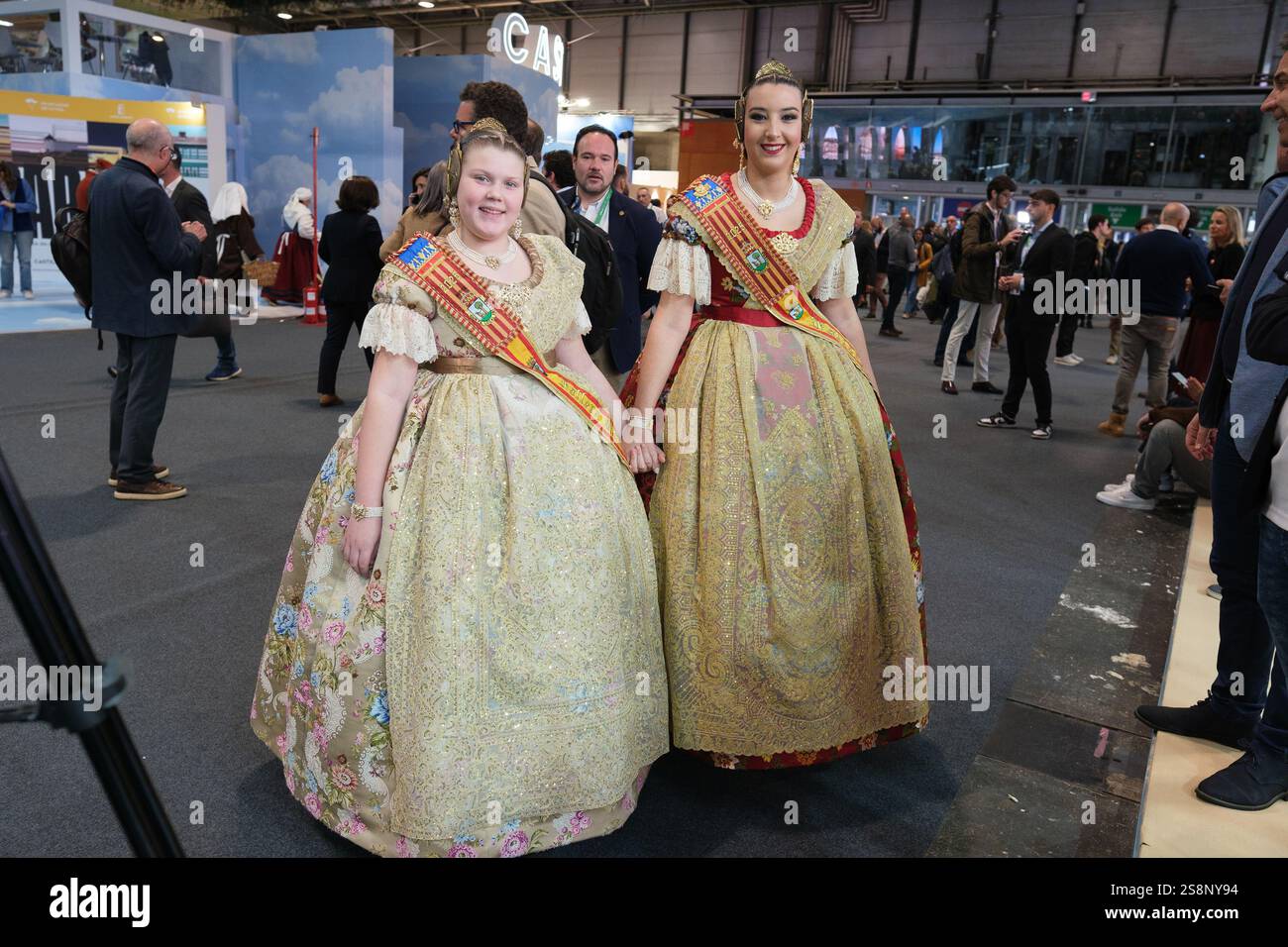 Les gens visitent la 45ème Foire internationale du tourisme de Madrid FITUR à l'IFEMA à Madrid, le 23 janvier 2025 Espagne Banque D'Images