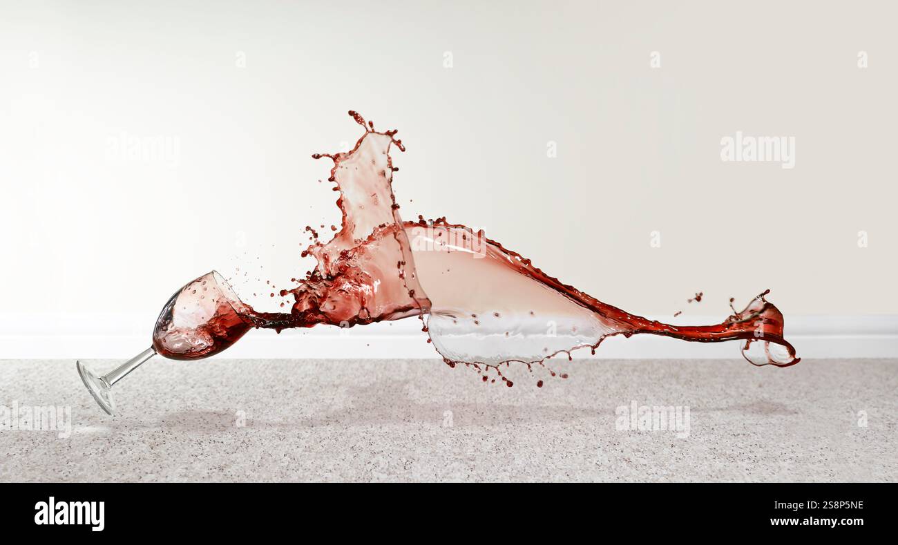 Un verre de vin tombé, renversé sur tout le tapis Banque D'Images