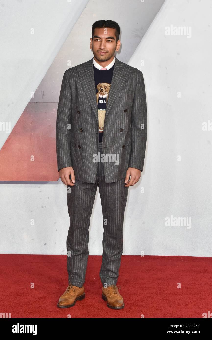 Nabhaan Rizwan assiste à la première mondiale de 1917 et à la performance du film royal à Leicester Square, Londres, Angleterre. 4 décembre 2019 Banque D'Images