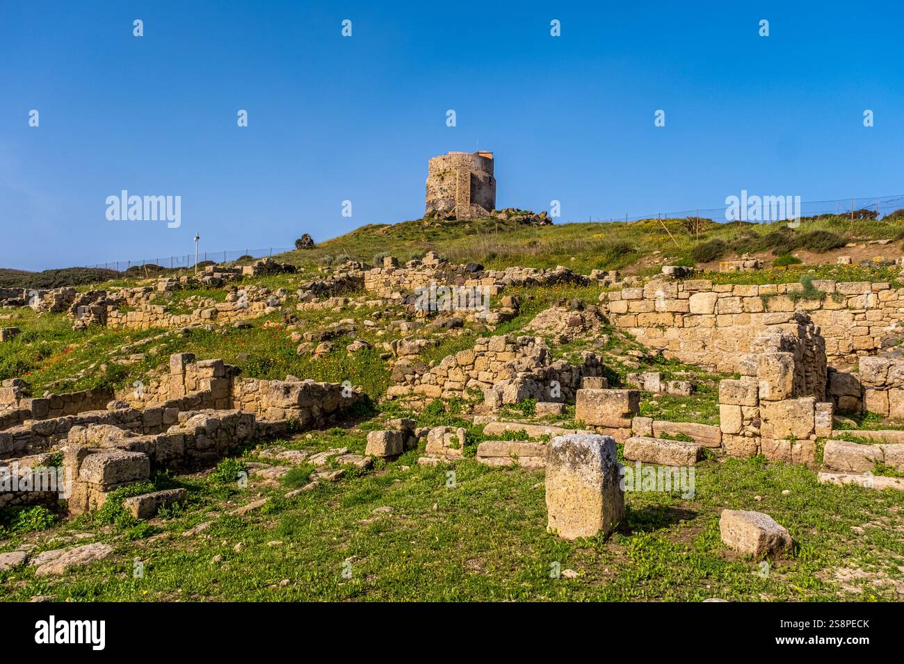 Péninsule de Sinis avec ruines historiques, zone archéologique de Tharros, Calette di Mare Morto (Su Siccu), vue, Tharros, Europe, P Banque D'Images