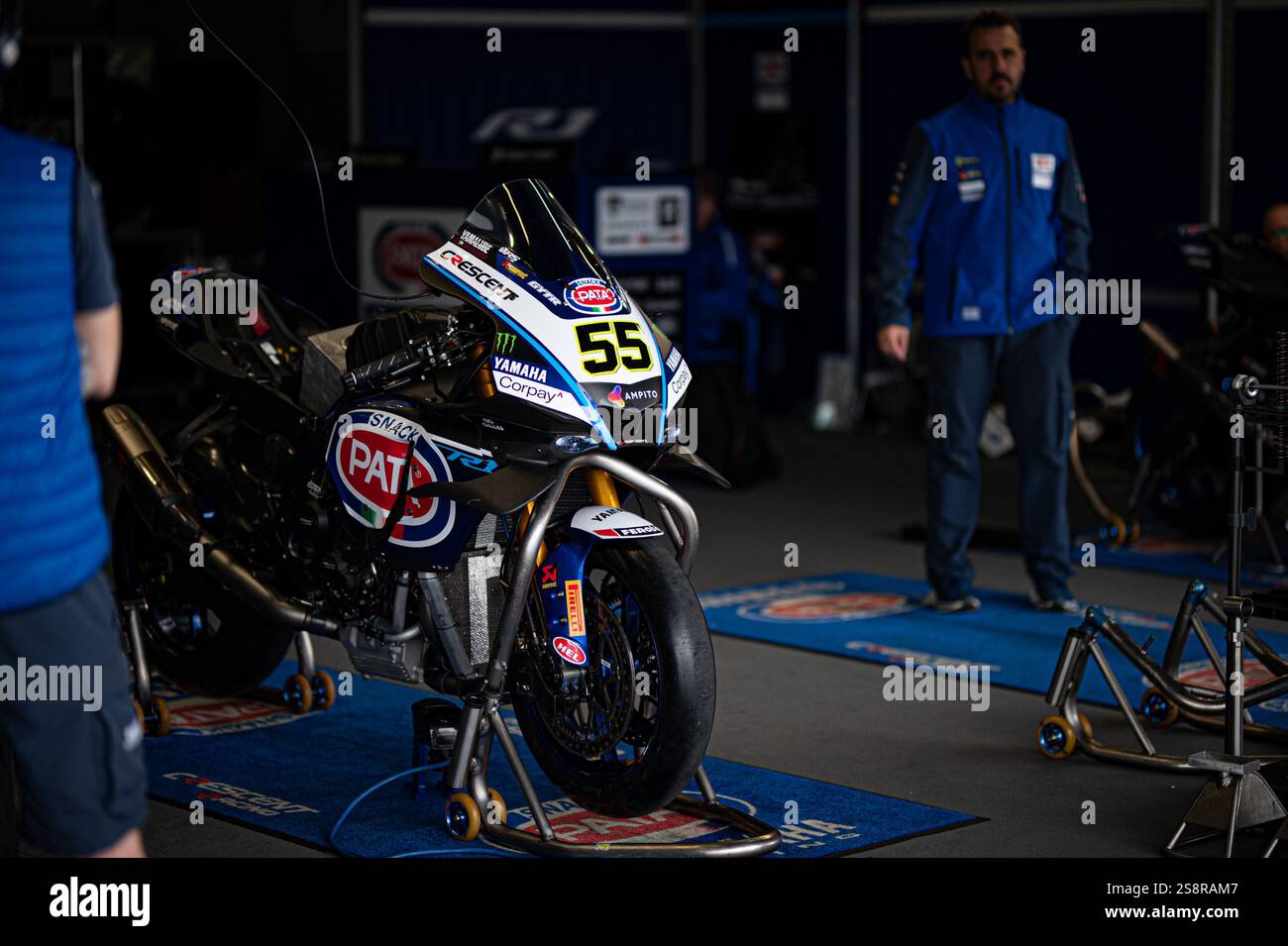 Jerez, Espagne. 23 janvier 2025. 55, Andrea Locatelli, ITA, Yamaha YZF R1, Pata Maxus Yamaha à la boîte lors des essais mondiaux Superbike hiver, du 22 au 23 janvier 2025, sur le circuit de Jerez de la Frontera, à Jerez de la Frontera, Espagne&#XA ; crédit : Agence photo indépendante/Alamy Live News Banque D'Images