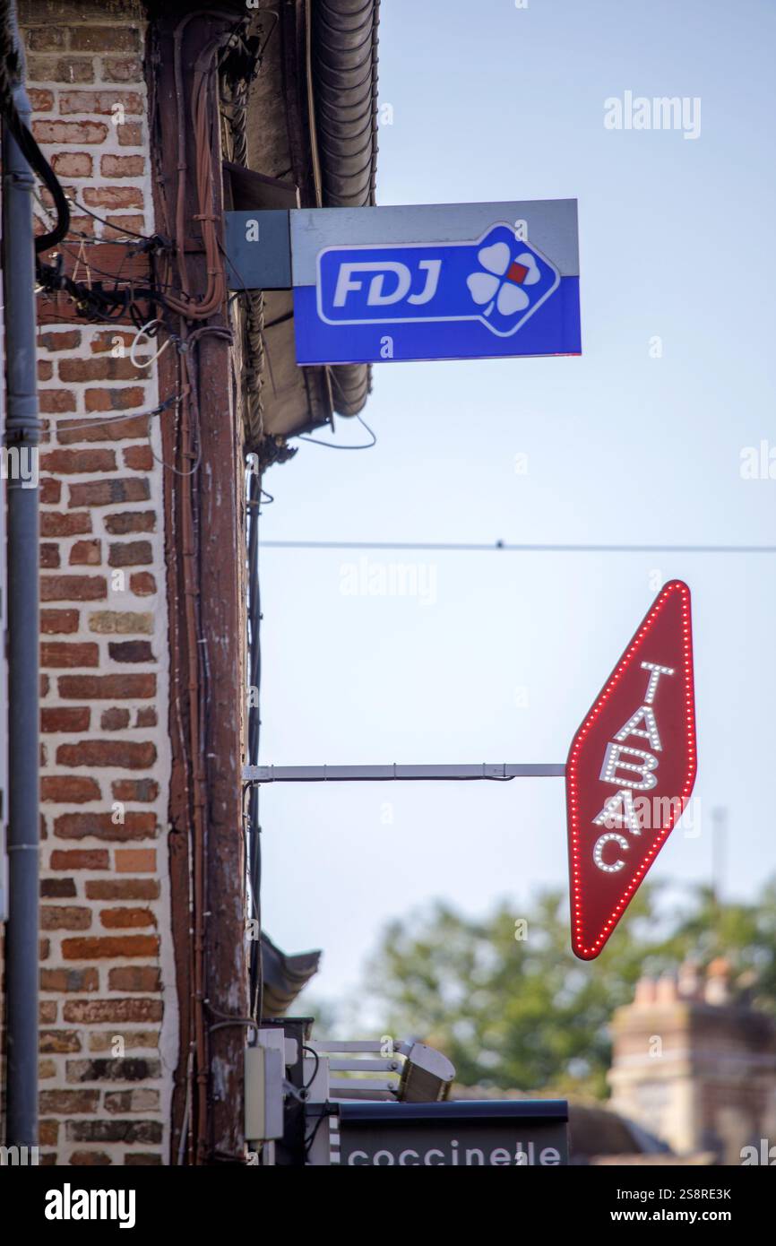 France, Normandie region, Calvados Department, Cote fleurie, Touques, magasin de tabac PMU Banque D'Images