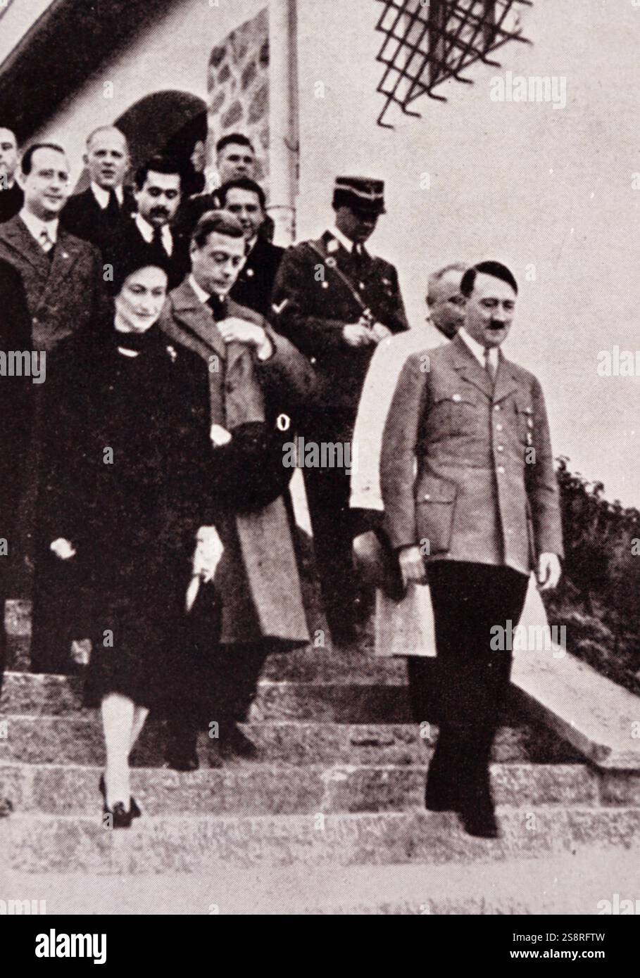 En octobre 1937, le duc et la duchesse de Windsor (ex-roi Édouard VIII et Wallis Simpson) visitent l'Allemagne, contre l'avis du gouvernement britannique, et rencontrent Adolf Hitler lors de sa retraite d'Obersalzberg. Banque D'Images