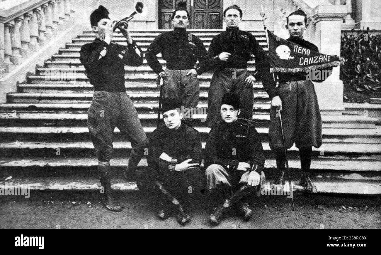 Photographie d'un groupe fasciste italien de chemises noires posant à Rome. 1934 Banque D'Images