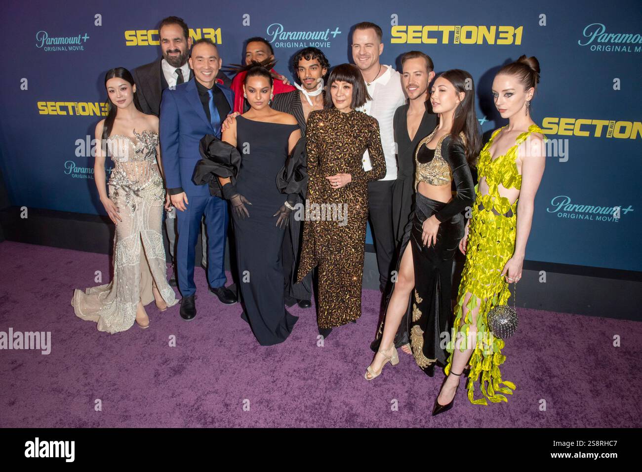 New York, États-Unis. 22 janvier 2025. Emily Mei, Joe Pingue, James Hiroyuki Liao, Omari Hardwick, Humberly Gonzalez, Augusto Bitter, Michelle Yeoh, Robert Kazinsky, Sven Ruygrok, Miku Martineau, et Kacey Rohl assistent à la première mondiale de ''Star Trek : section 31'' de Paramount au Jazz at Lincoln Center à New York, New York, États-Unis, le 22 janvier 2025. (Photo de Thenews2/NurPhoto) crédit : NurPhoto SRL/Alamy Live News Banque D'Images