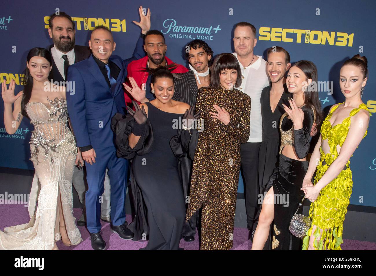 New York, États-Unis. 22 janvier 2025. Emily Mei, Joe Pingue, James Hiroyuki Liao, Omari Hardwick, Humberly Gonzalez, Augusto Bitter, Michelle Yeoh, Robert Kazinsky, Sven Ruygrok, Miku Martineau, et Kacey Rohl assistent à la première mondiale de ''Star Trek : section 31'' de Paramount au Jazz at Lincoln Center à New York, New York, États-Unis, le 22 janvier 2025. (Photo de Thenews2/NurPhoto) crédit : NurPhoto SRL/Alamy Live News Banque D'Images