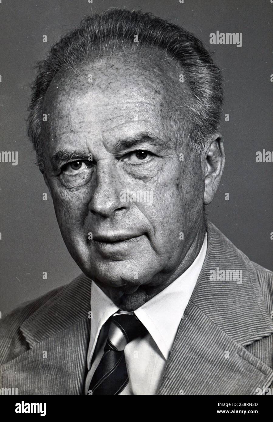 Photographie d'Yitzhak Rabin (1922-1995) un homme politique israélien, homme d'État, général et ancien Premier Ministre d'Israël. En date du 20e siècle Banque D'Images