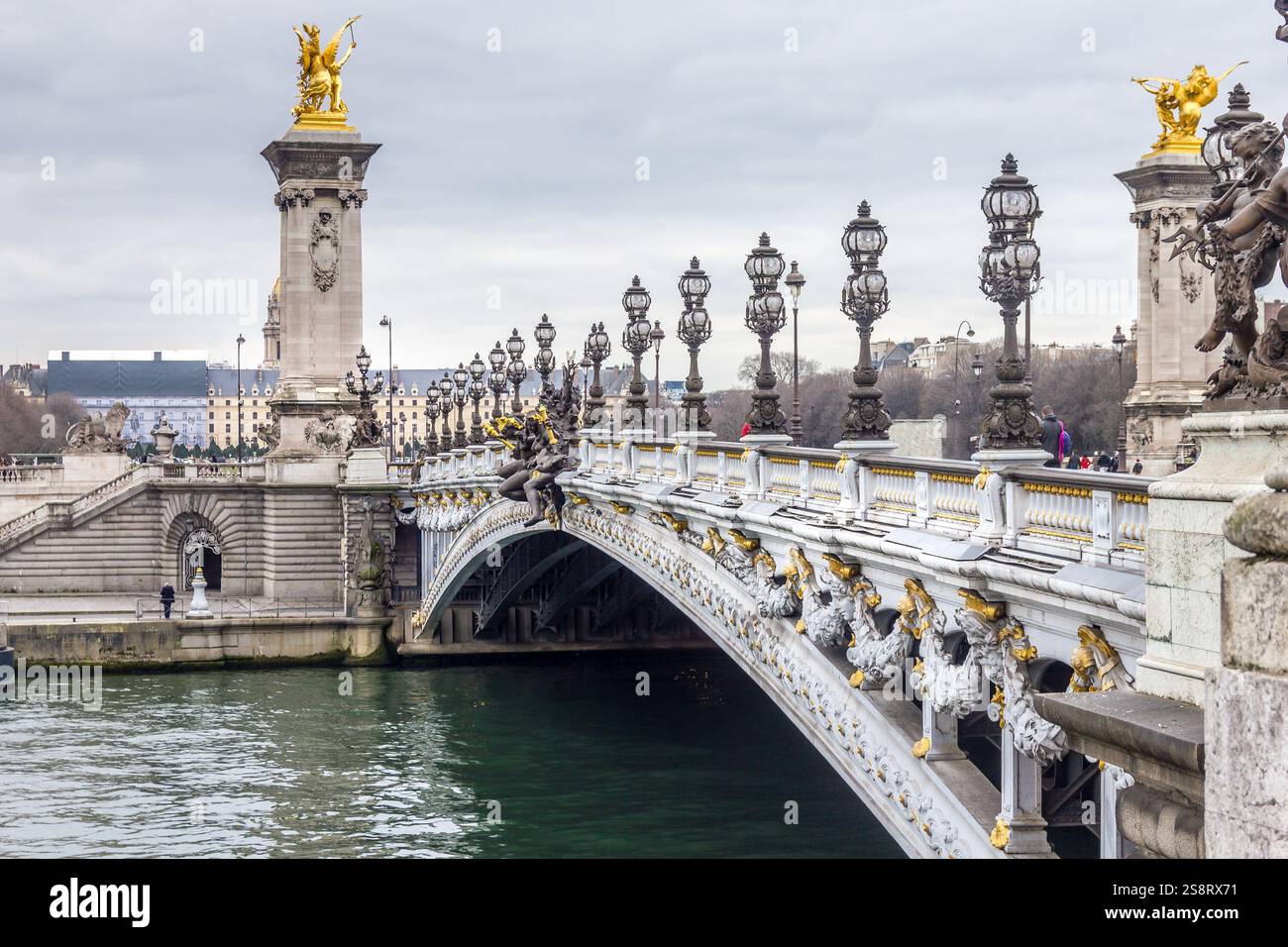 Vue du pont Alexandre III à Paris, France Banque D'Images