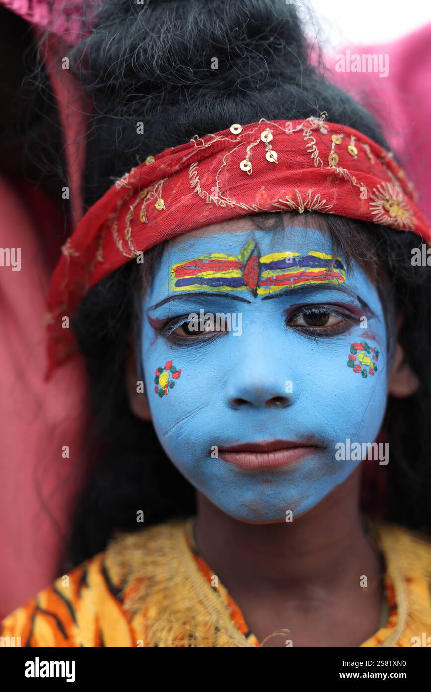 Enfant peint comme Lord Shiva, Maha Kumbh Mela, Prayagraj, Uttar Pradesh, Inde. Festival hindou tenu tous les 144 ans. Banque D'Images