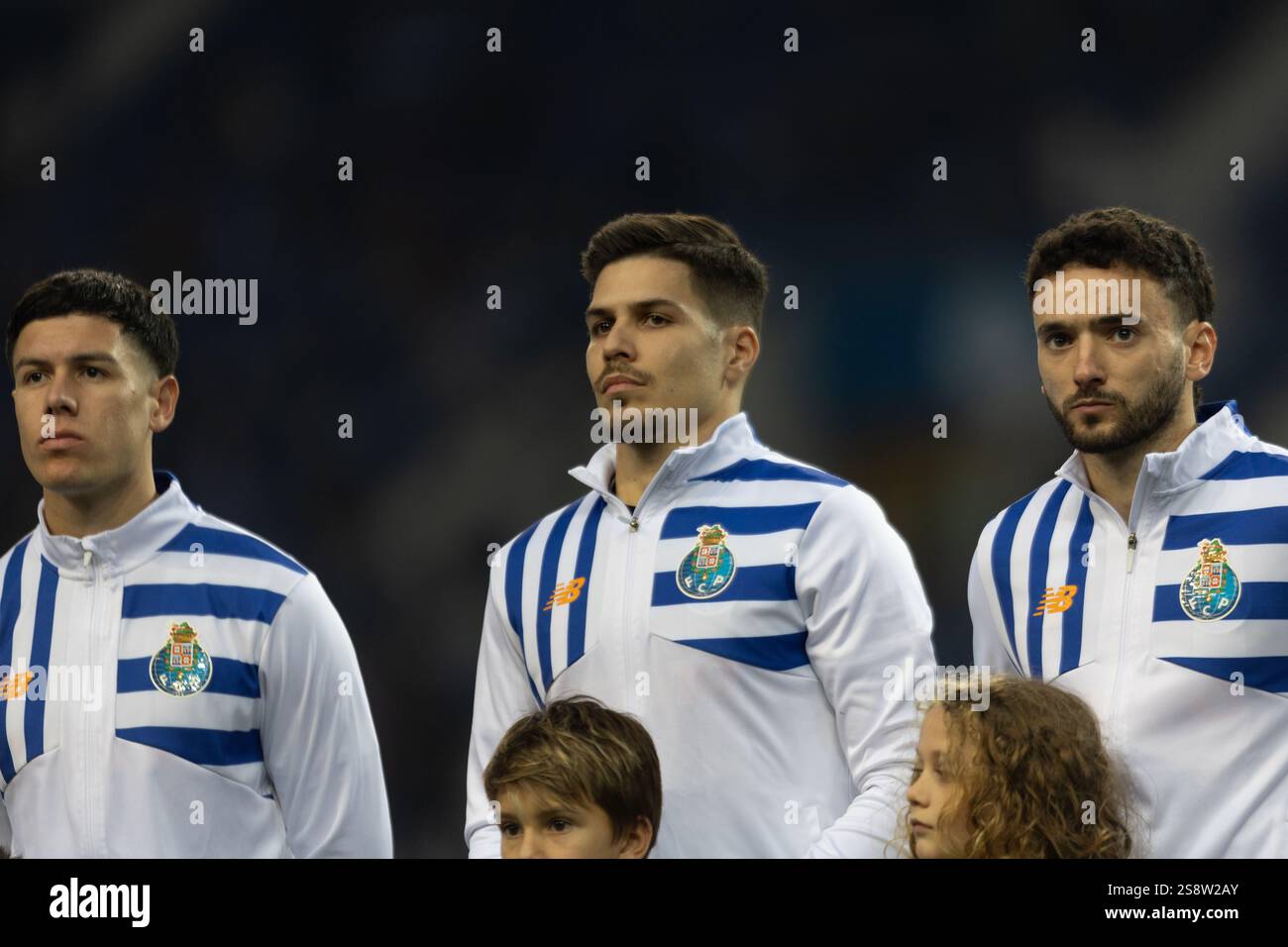 Scènes d'action du match de l'UEFA Europe League 2024/25 entre le FC Porto et l'Olympiacos FC le 23 janvier 2025 à Estádio do Dragão, Porto Banque D'Images