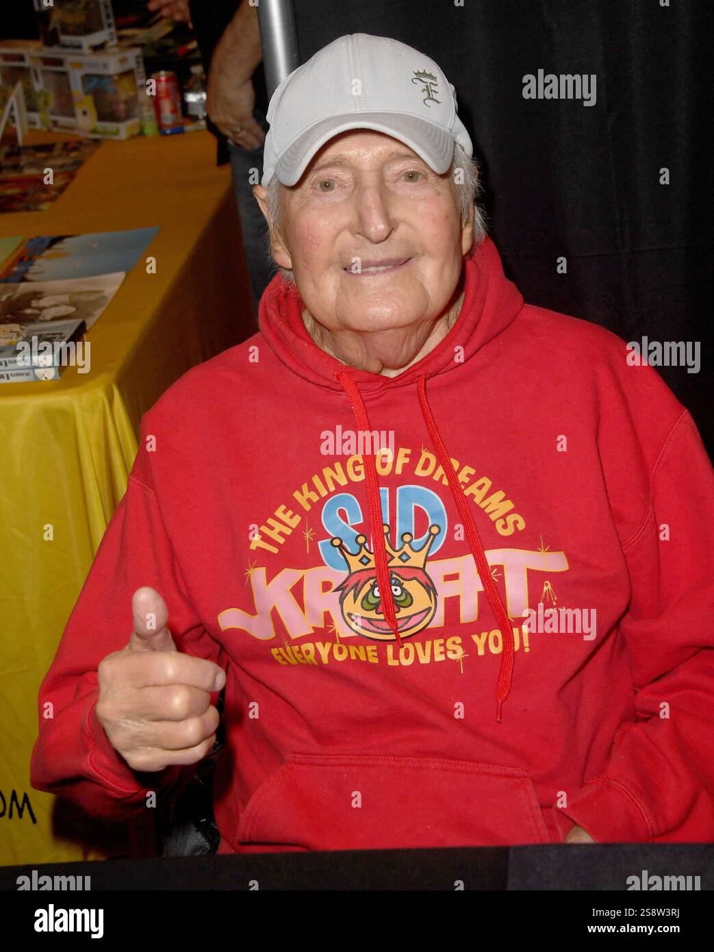 Burbank, États-Unis. 11 janvier 2025. Le producteur Sid Krofft assiste au Hollywood Show au Burbank Marriott Convention Center à Burbank. (Photo Albert l Ortega/SOPA images/SIPA USA) crédit : SIPA USA/Alamy Live News Banque D'Images