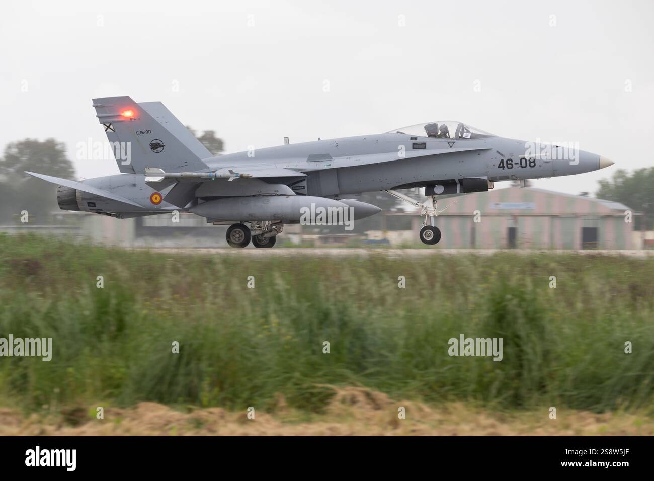 Espagnol F-18 Fighter Jet Flying pendant l'exercice Iniochos en Grèce Banque D'Images