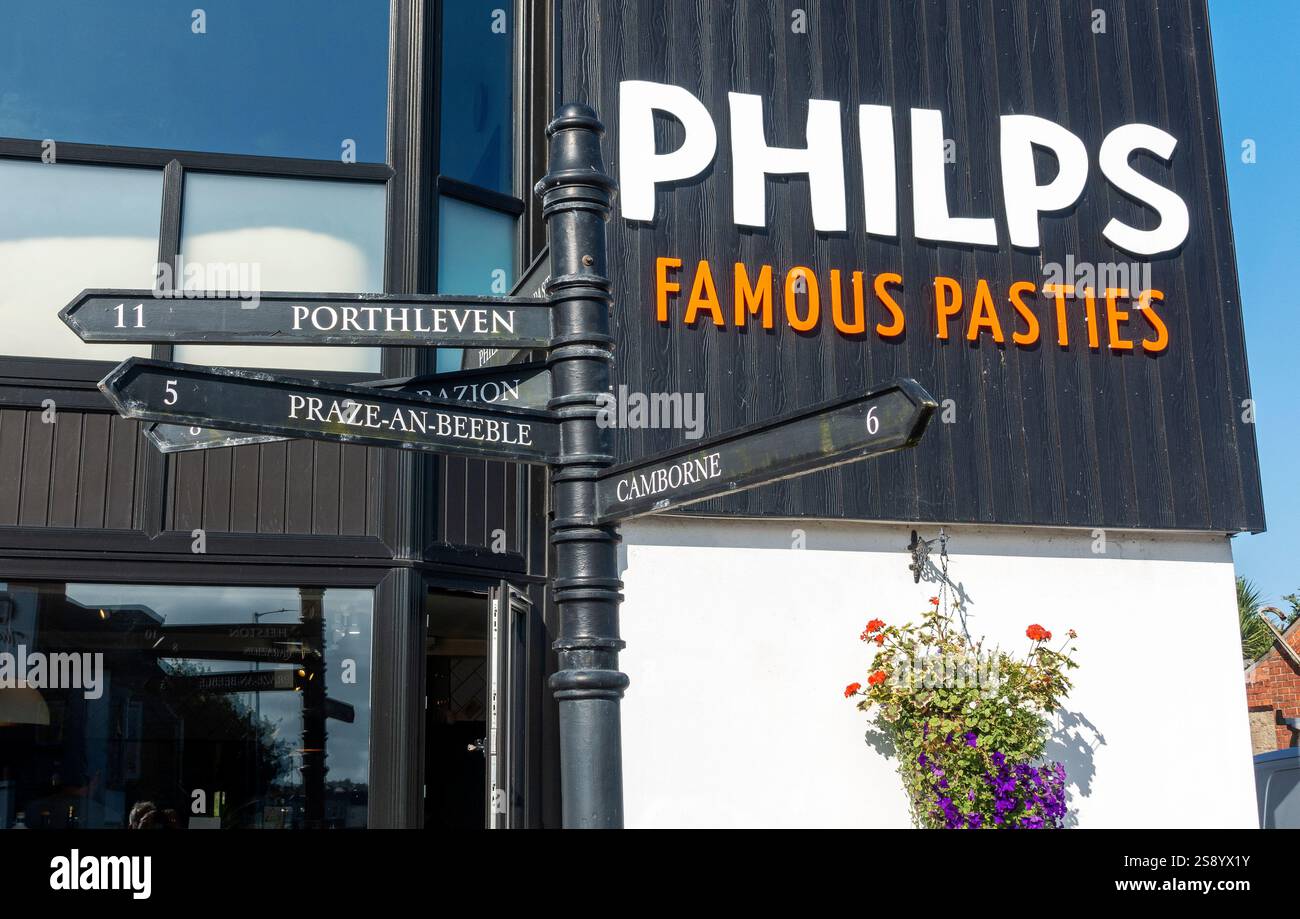 Philps Famous Pasties signe sur le front du magasin à Hayle, Cornwall, Angleterre, Royaume-Uni Banque D'Images