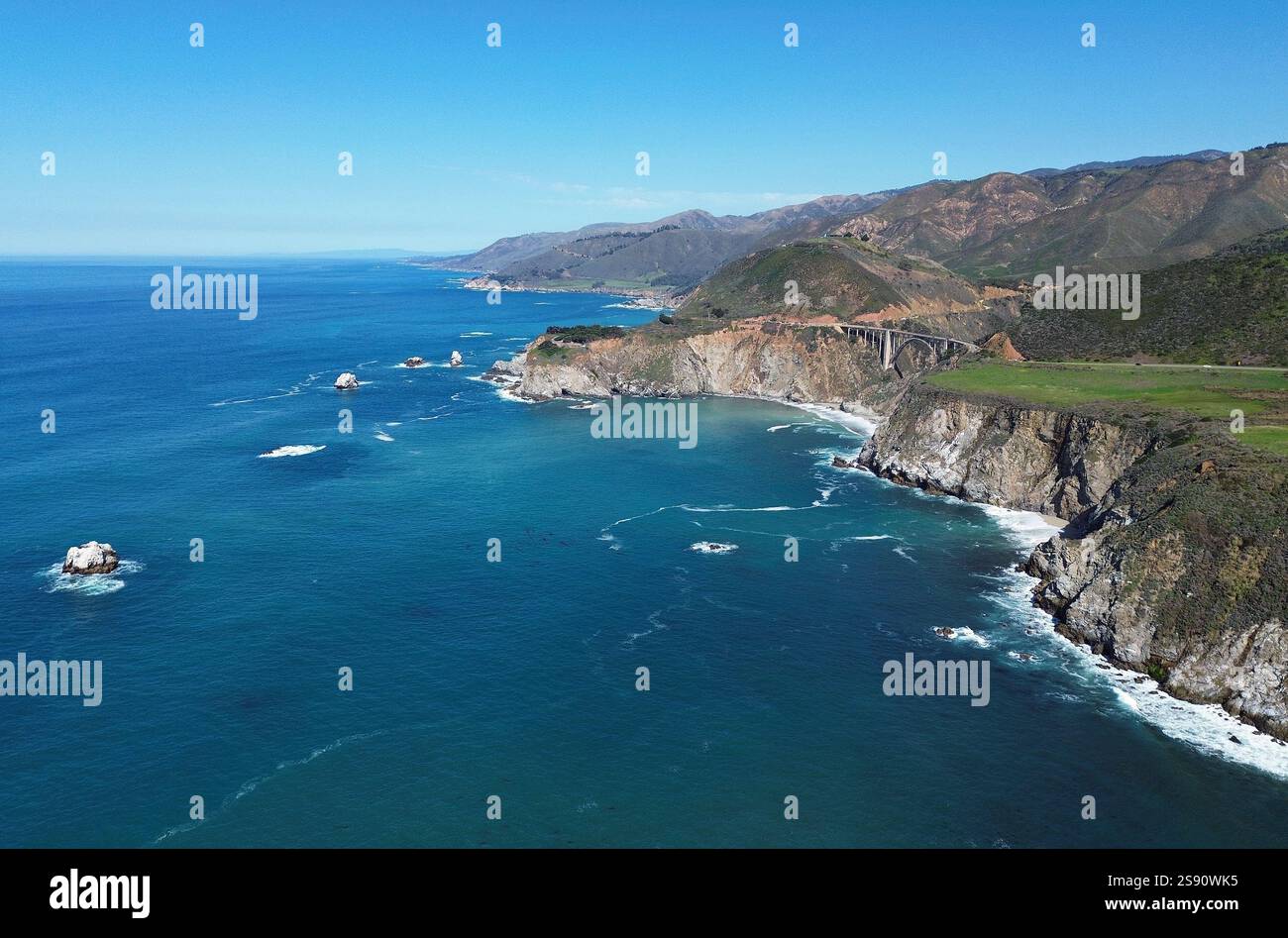 Paysage avec Bixby Bridge, Californie Banque D'Images