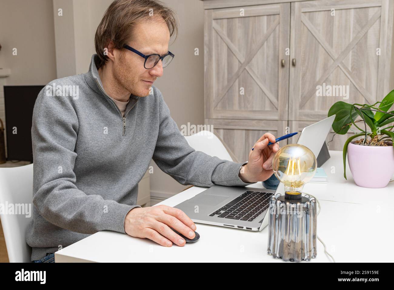 Ciblé et innovant : un espace de travail professionnel en action Banque D'Images