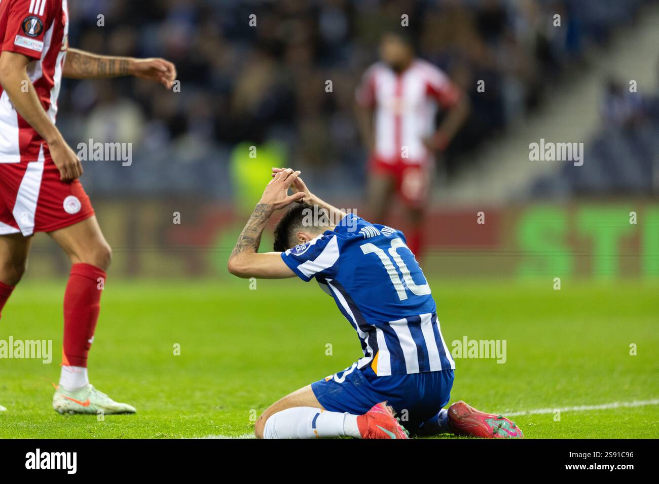 Fabio Vieira dans le match de l'UEFA Europe League 2024/25 entre le FC Porto et l'Olympiacos FC le 23 janvier 2025 à Estádio do Dragão, Porto Banque D'Images