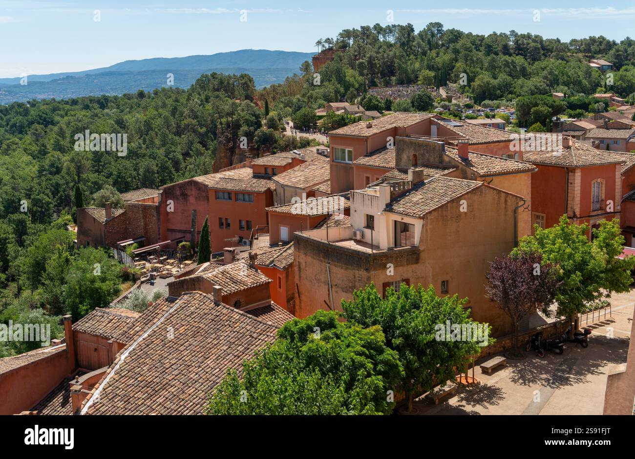 Impression de Roussillon, commune du département du Vaucluse, région Provence dans le sud de la France Banque D'Images