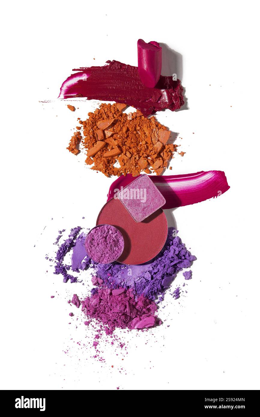 Photo de concept créatif de nuances de cosmétiques sur un fond blanc Banque D'Images