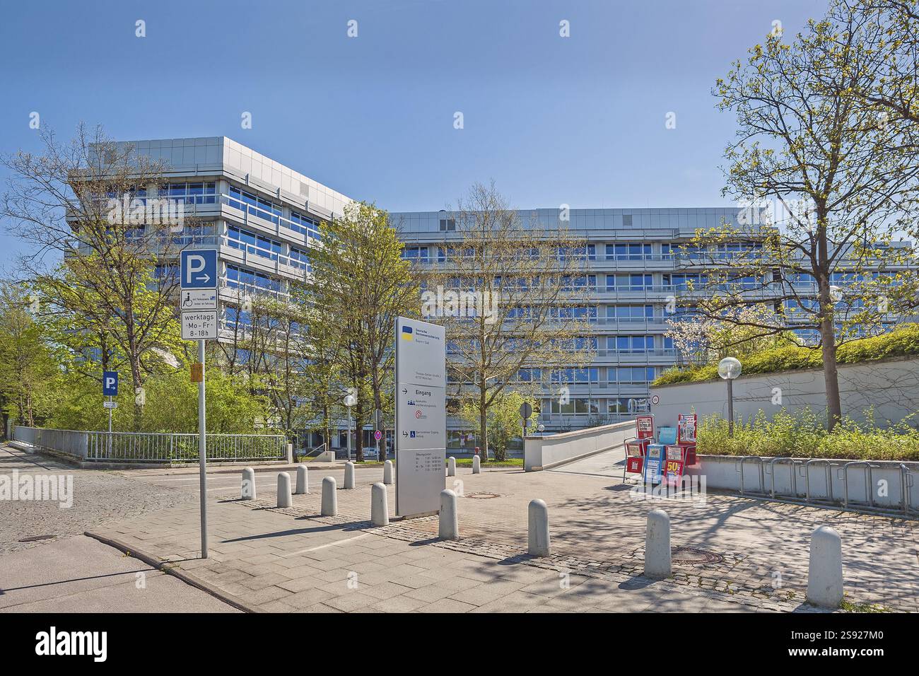 Bâtiment administratif, assurance pension allemande Bavière Sud, Neuperlach, Munich, haute-Bavière, Bavière, Allemagne, Europe Banque D'Images