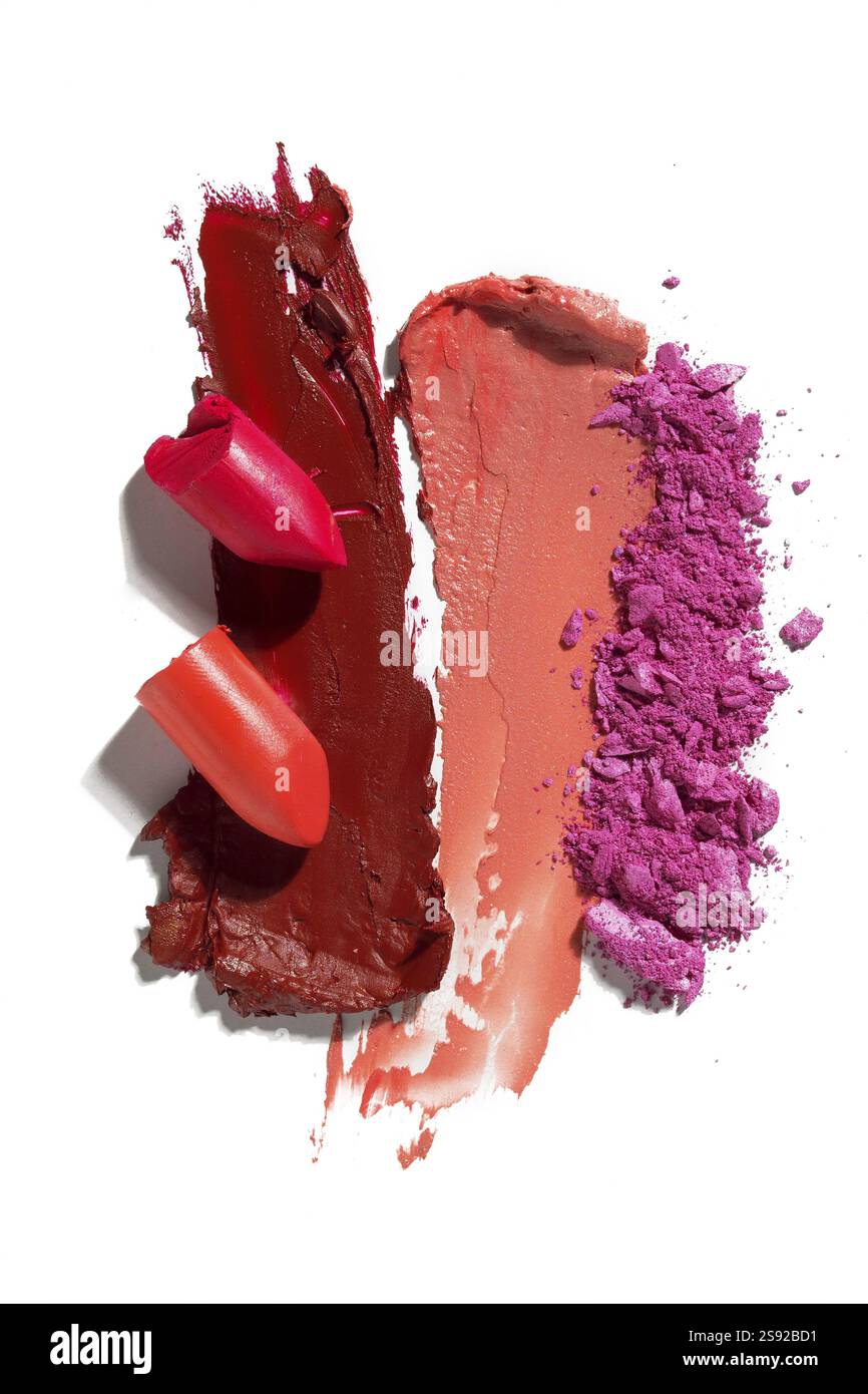 Photo de concept créatif de nuances de cosmétiques sur un fond blanc Banque D'Images