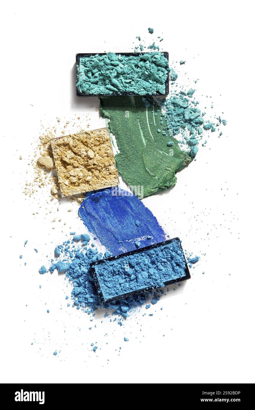 Photo de concept créatif de nuances de cosmétiques sur un fond blanc Banque D'Images