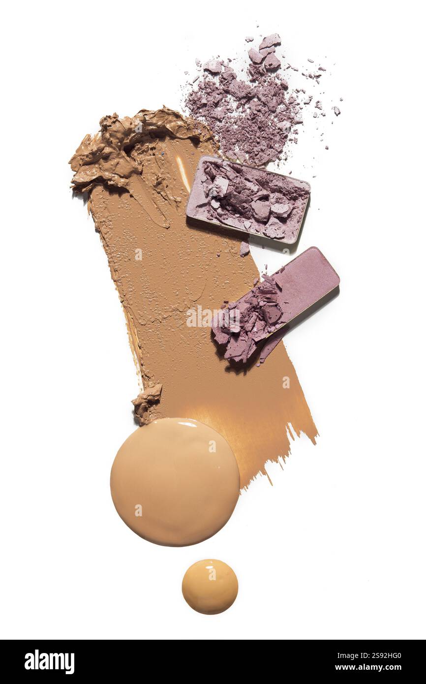Photo de concept créatif de nuances de cosmétiques sur un fond blanc Banque D'Images