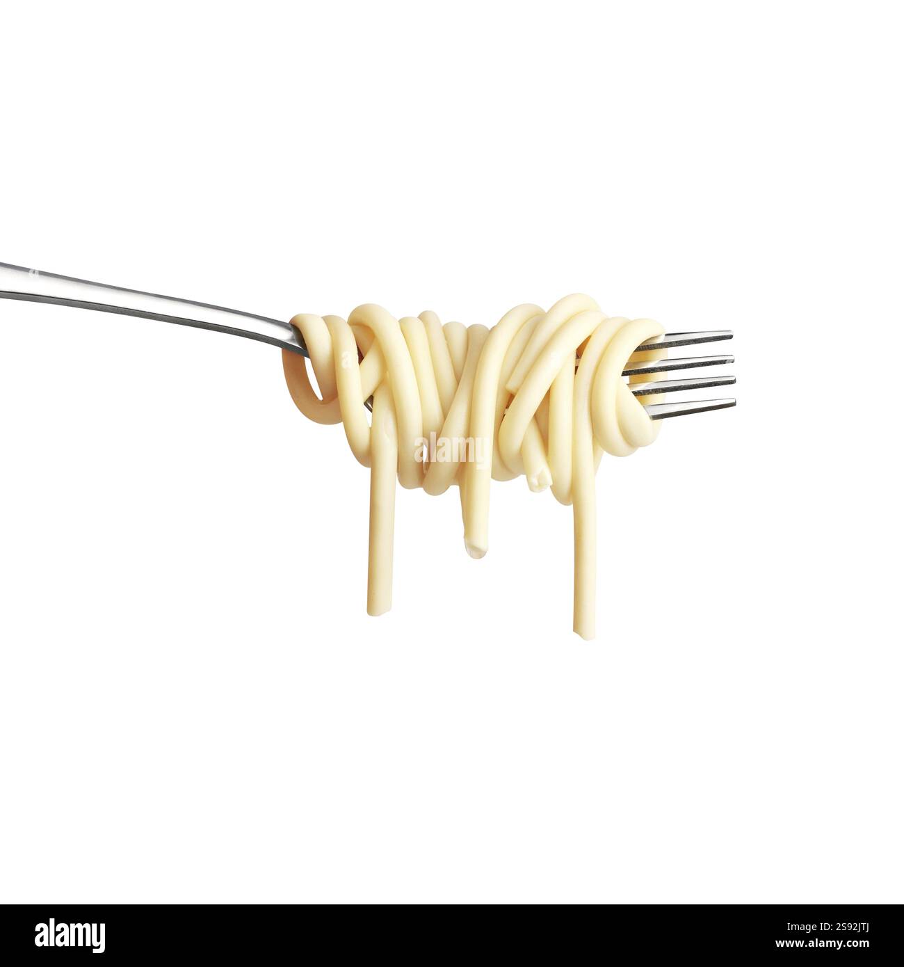 Photo créative de natures mortes d'une fourchette avec des pâtes crues sur fond blanc Banque D'Images