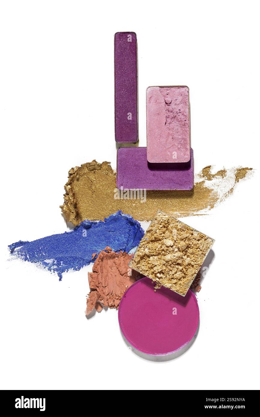 Photo de concept créatif de nuances de cosmétiques sur un fond blanc Banque D'Images