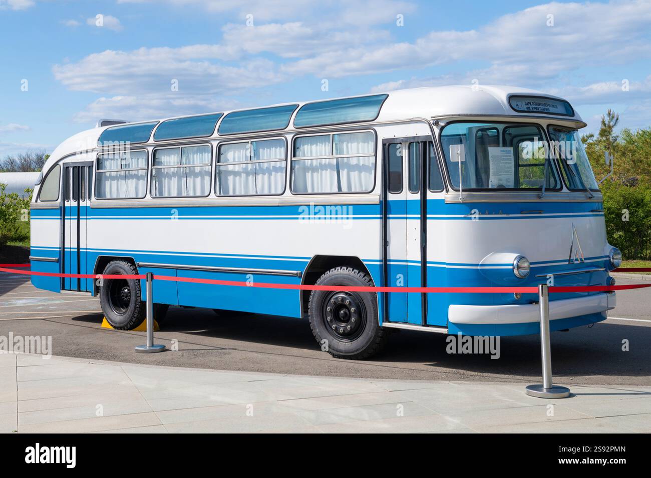 RÉGION DE SARATOV, RUSSIE - 04 MAI 2024 : le bus LAZ-695B a livré douze fois des cosmonautes au site de lancement du cosmodrome de Baïkonour. Parc de Banque D'Images