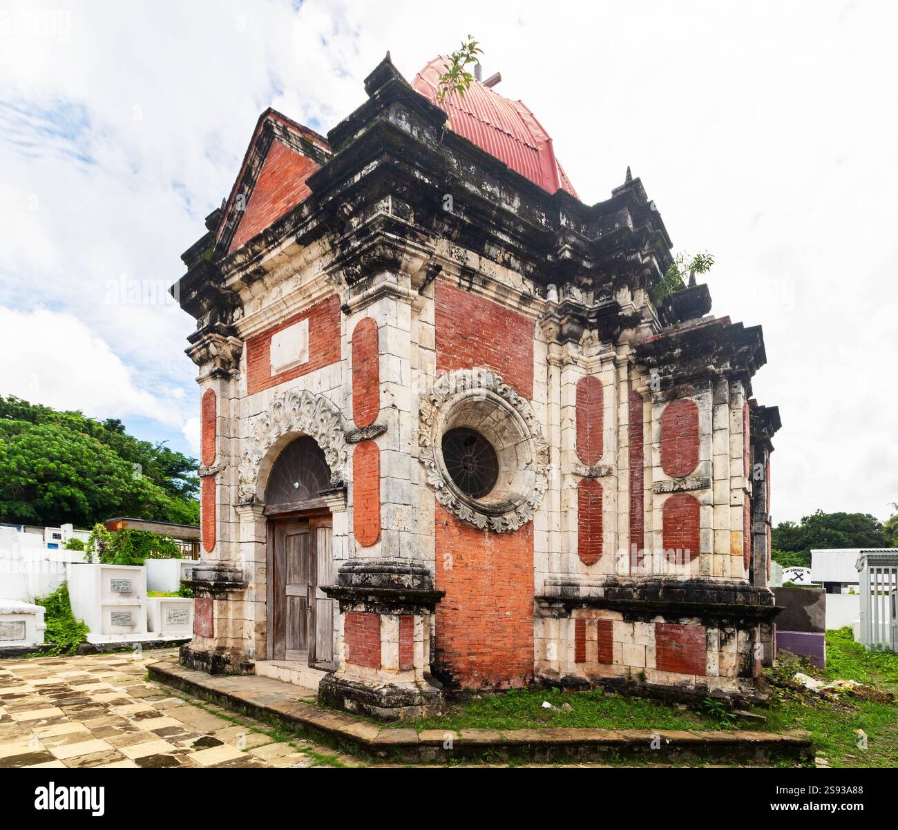 Élégante chapelle néo-baroque du cimetière San Joaquin à Iloilo, Philippines, joyau colonial espagnol et trésor culturel national Banque D'Images