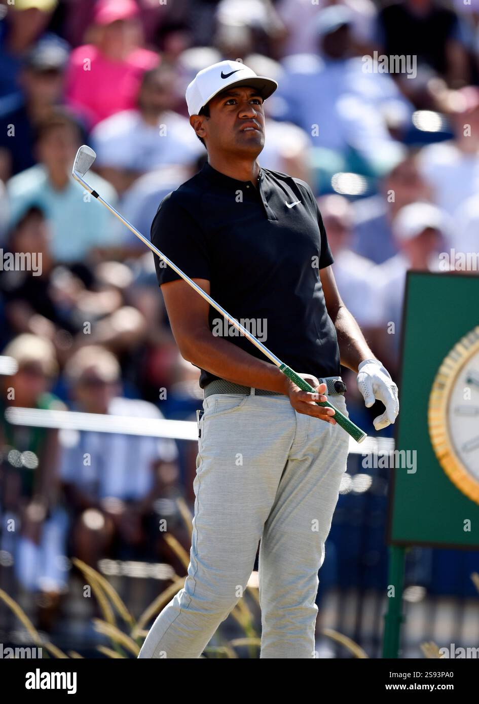 22 juillet 2018 ; Carnoustie, Angus, Écosse; Tony Finau réagit sur le troisième tee lors de la dernière manche du tournoi de golf Open Championship à Carnoustie Golf Links. Banque D'Images