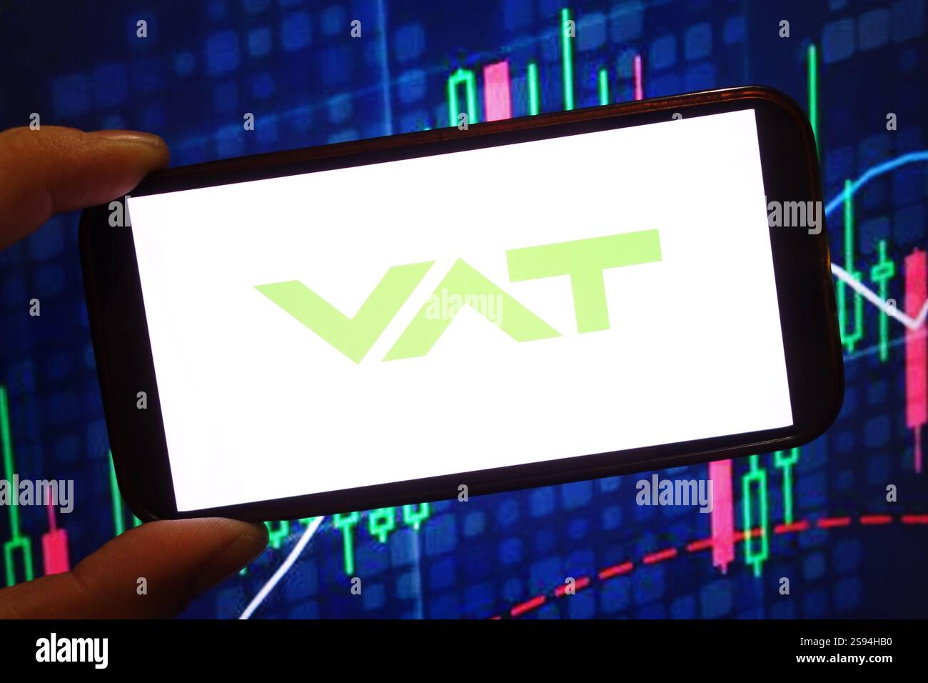 Sur cette illustration photo, le logo de la société VAT Group AG est affiché sur un écran de smartphone. (Photo de Piotr SWAT / SOPA images / SIPA USA) *** strictement à des fins d'actualités éditoriales *** Banque D'Images