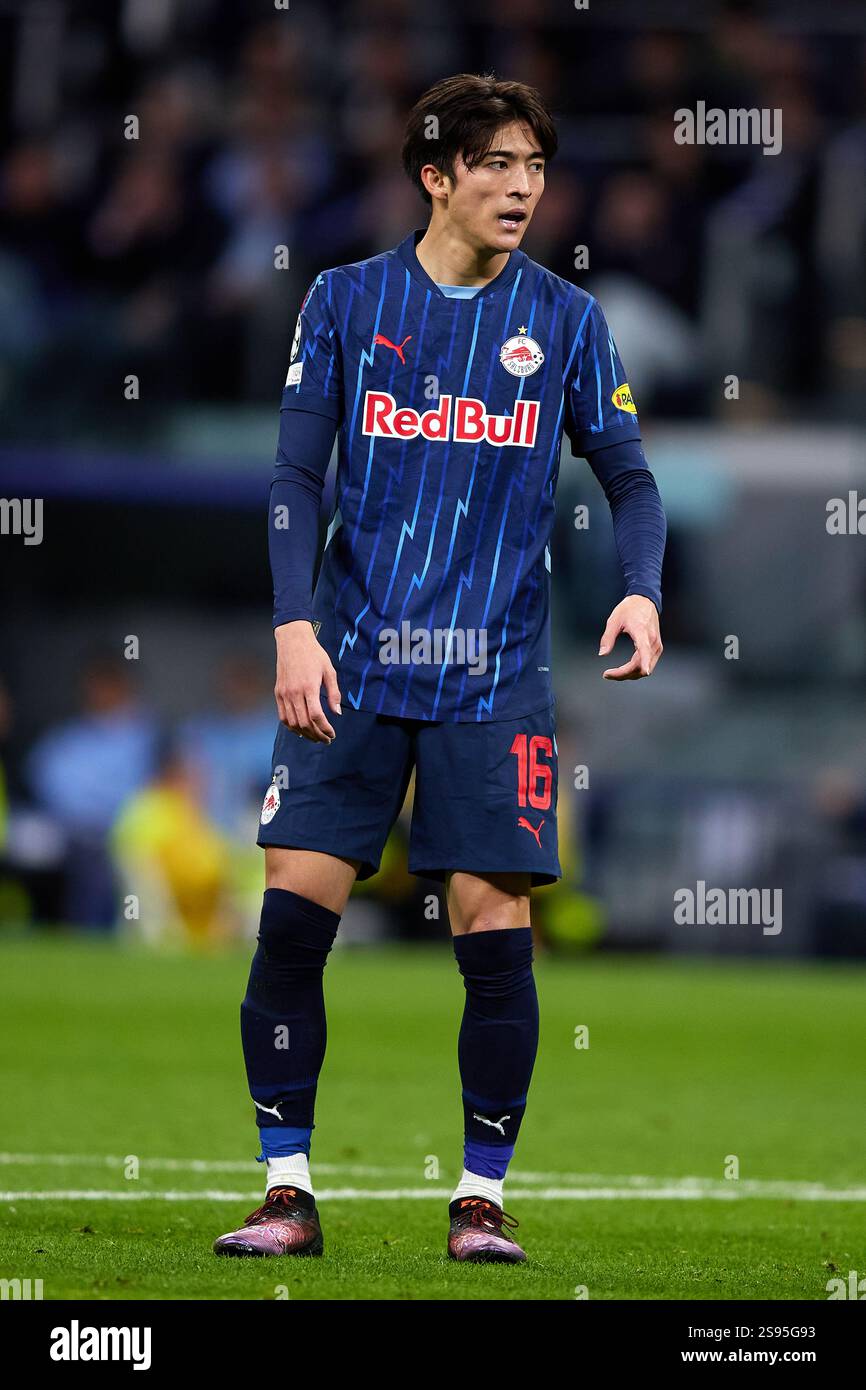 MADRID, ESPAGNE - 22 JANVIER : Takumu Kawamura du FC Salzburg lors du match de la phase MD7 de l'UEFA Champions League 2024/25 entre le Real Madrid CF et Banque D'Images MADRID, ESPAGNE - 22 JANVIER : Takumu Kawamura du FC Salzburg lors du match de la phase MD7 de l'UEFA Champions League 2024/25 entre le Real Madrid CF et Banque D'Images