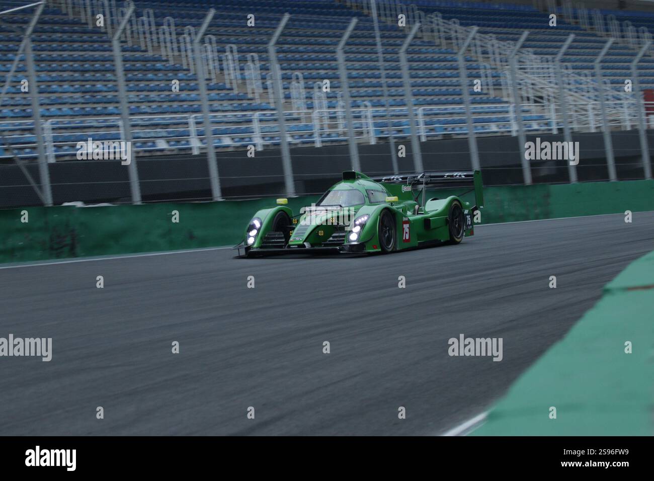 24 janvier 2025, Sao Paulo, Sao Paulo, Brésil : Sao paulo (sp), 01/24/2025 - mil noites sp/sport/Motor Racing - vue des essais libres de la sao paulo gp mil aguas chevrolet Absoluta dans l'après-midi de ce vendredi (24) avec la météo fermée avec de la pluie sur le circuit interlagos, au sud de la capitale de paulo. (Crédit image : © Fabricio Bomjardim/TheNEWS2 via ZUMA Press Wire) USAGE ÉDITORIAL SEULEMENT! Non destiné à UN USAGE commercial ! Banque D'Images