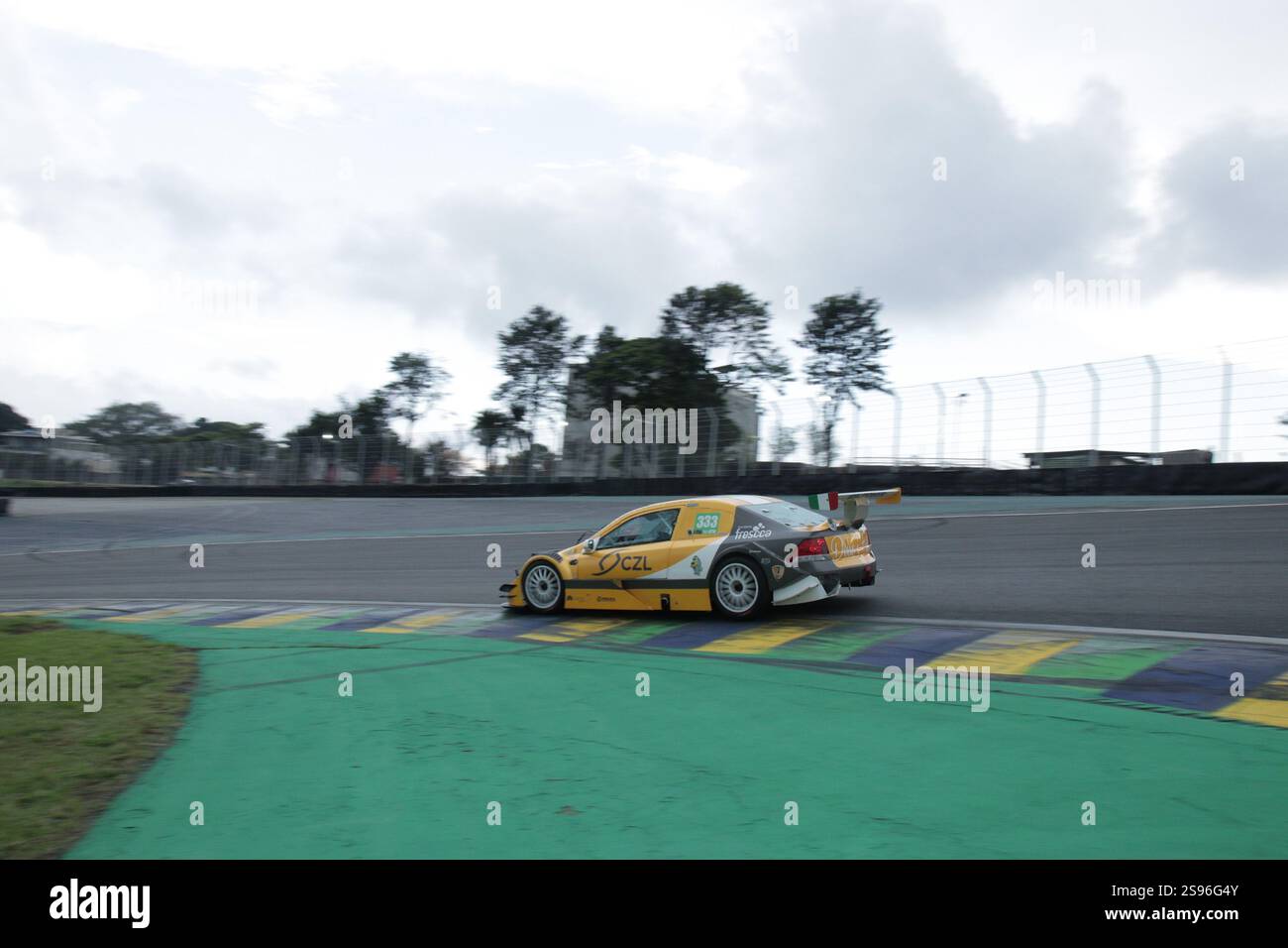 24 janvier 2025, Sao Paulo, Sao Paulo, Brésil : Sao paulo (sp), 01/24/2025 - mil noites sp/sport/Motor Racing - vue des essais libres de la sao paulo gp mil aguas chevrolet Absoluta dans l'après-midi de ce vendredi (24) avec la météo fermée avec de la pluie sur le circuit interlagos, au sud de la capitale de paulo. (Crédit image : © Fabricio Bomjardim/TheNEWS2 via ZUMA Press Wire) USAGE ÉDITORIAL SEULEMENT! Non destiné à UN USAGE commercial ! Banque D'Images