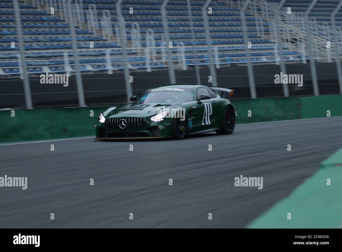 24 janvier 2025, Sao Paulo, Sao Paulo, Brésil : Sao paulo (sp), 01/24/2025 - mil noites sp/sport/Motor Racing - vue des essais libres de la sao paulo gp mil aguas chevrolet Absoluta dans l'après-midi de ce vendredi (24) avec la météo fermée avec de la pluie sur le circuit interlagos, au sud de la capitale de paulo. (Crédit image : © Fabricio Bomjardim/TheNEWS2 via ZUMA Press Wire) USAGE ÉDITORIAL SEULEMENT! Non destiné à UN USAGE commercial ! Banque D'Images