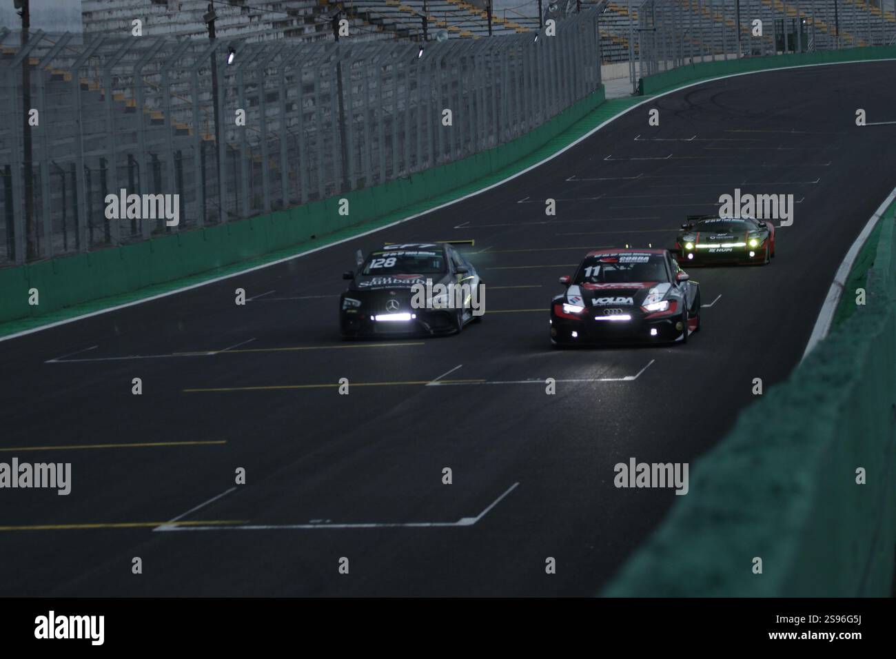 24 janvier 2025, Sao Paulo, Sao Paulo, Brésil : Sao paulo (sp), 01/24/2025 - mil noites sp/sport/Motor Racing - vue des essais libres de la sao paulo gp mil aguas chevrolet Absoluta dans l'après-midi de ce vendredi (24) avec la météo fermée avec de la pluie sur le circuit interlagos, au sud de la capitale de paulo. (Crédit image : © Fabricio Bomjardim/TheNEWS2 via ZUMA Press Wire) USAGE ÉDITORIAL SEULEMENT! Non destiné à UN USAGE commercial ! Banque D'Images