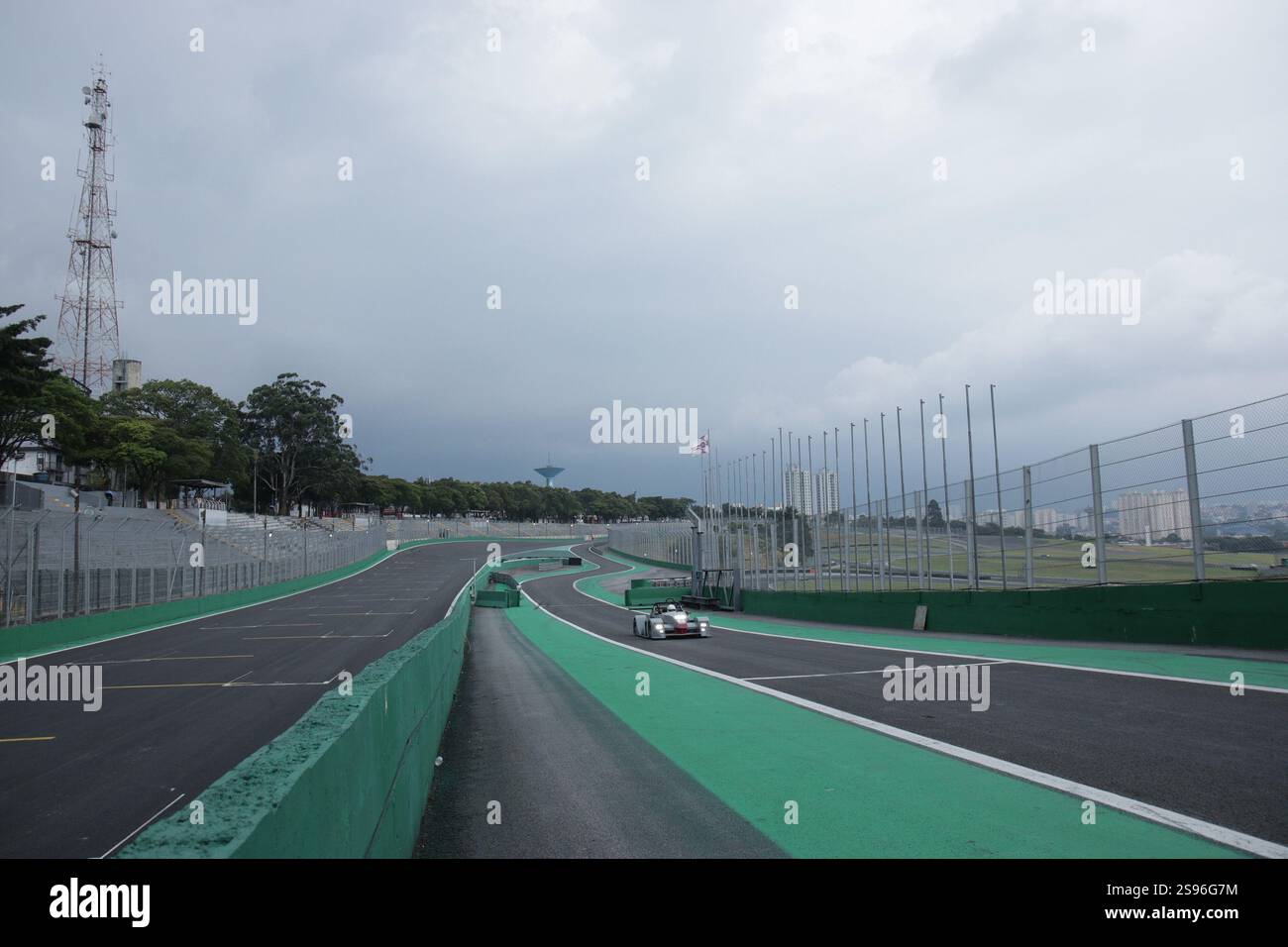 24 janvier 2025, Sao Paulo, Sao Paulo, Brésil : Sao paulo (sp), 01/24/2025 - mil noites sp/sport/Motor Racing - vue des essais libres de la sao paulo gp mil aguas chevrolet Absoluta dans l'après-midi de ce vendredi (24) avec la météo fermée avec de la pluie sur le circuit interlagos, au sud de la capitale de paulo. (Crédit image : © Fabricio Bomjardim/TheNEWS2 via ZUMA Press Wire) USAGE ÉDITORIAL SEULEMENT! Non destiné à UN USAGE commercial ! Banque D'Images