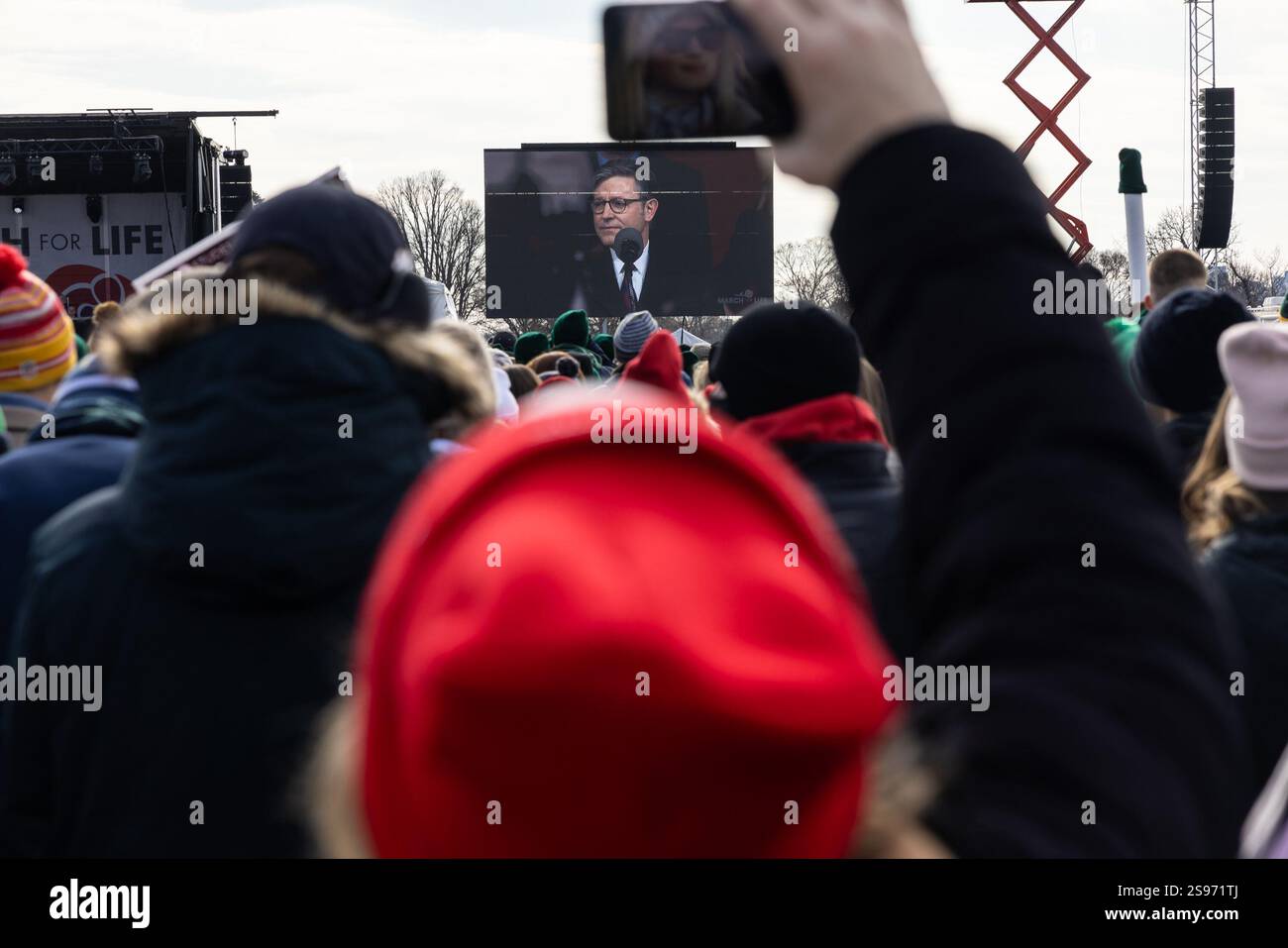 Le Président de la Chambre Mike Johnson (R-LA) s'adresse à une foule de manifestants pro-vie lors de la Marche annuelle pour la vie à Washington, DC le vendredi 24 janvier 2024. Photo par Anna Rose Layden/UPI crédit : UPI/Alamy Live News Banque D'Images